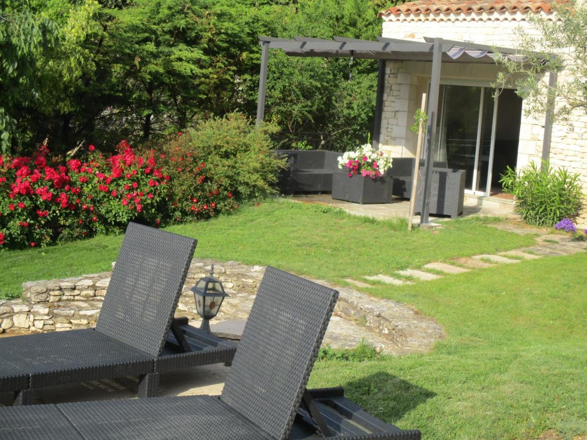 Gite Du Jardin Des Espuys Venasque Exteriér fotografie